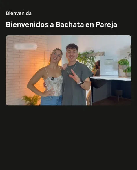 Una clase de Bachata en Pareja abierta en el ordenador y en el móvil